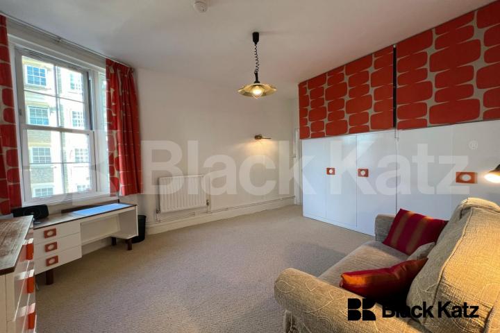 Bright and Spacious Three Bedroom Apartment in the Heart of London Bridge Devon Mansions - Tooley Street , London Bridge